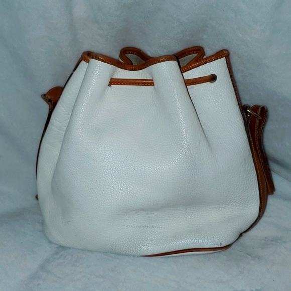 Dooney&BourkeVintageAWL White&Tan DrawstringBucketBag. TasselStyleDrawstring.EUC - Picture 4 of 16